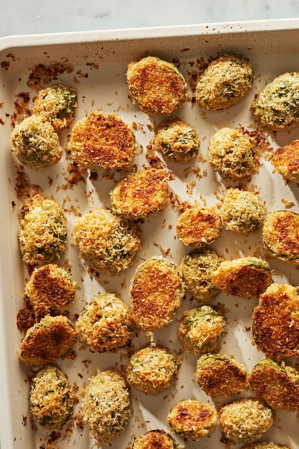 https://hips.hearstapps.com/hmg-prod/images/parmesan-roasted-brussels-sprouts3-1671199888.jpg?crop=0.9997727789138833xw:1xh;center,top&resize=980:*