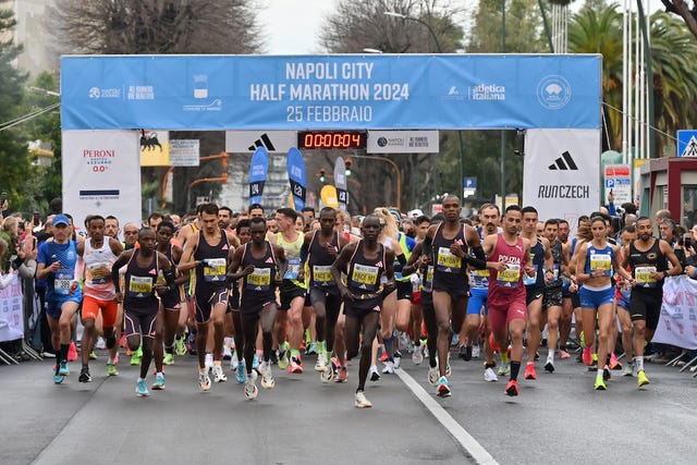 partenza napoli city half marathon 2024 group of people running on a road