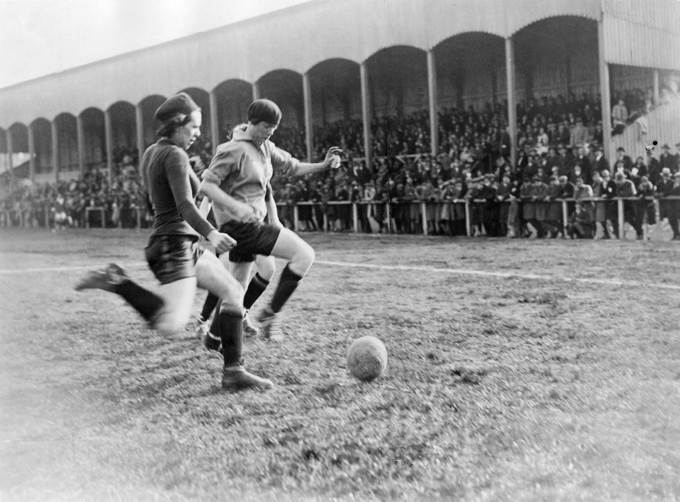 partido de futbol femenino en 1929