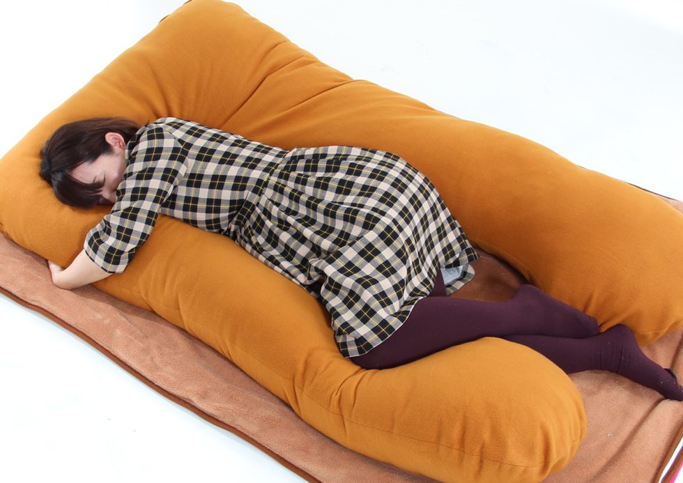 Furniture, Comfort, Yellow, Linens, Textile, Nap, Pillow, 