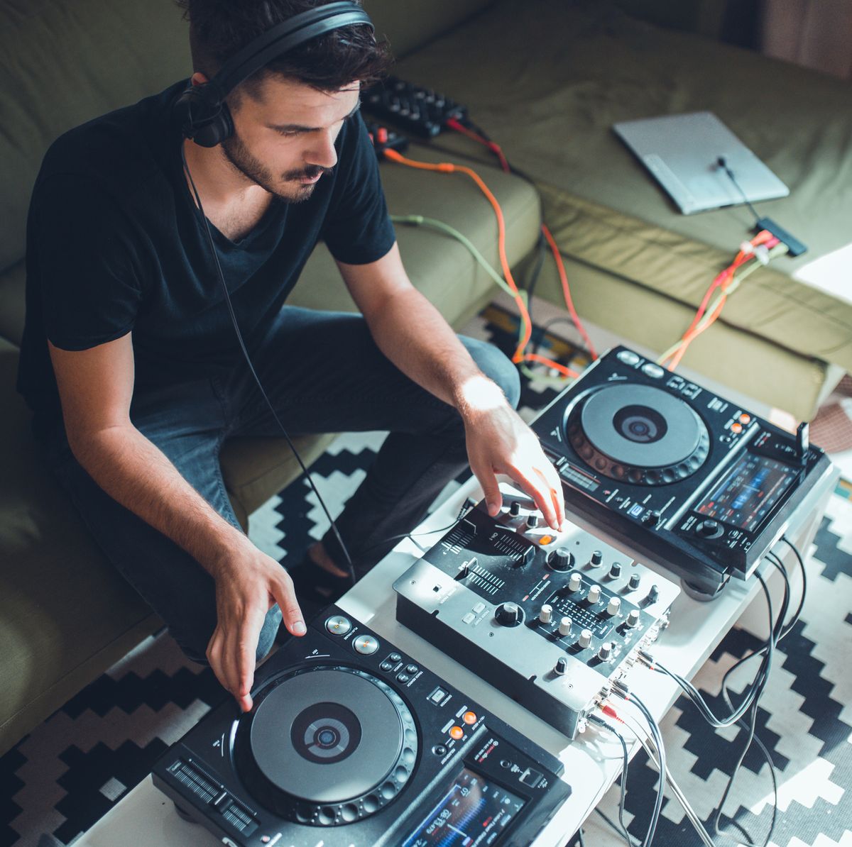 Las mejores mesas de mezclas de DJ para principiantes