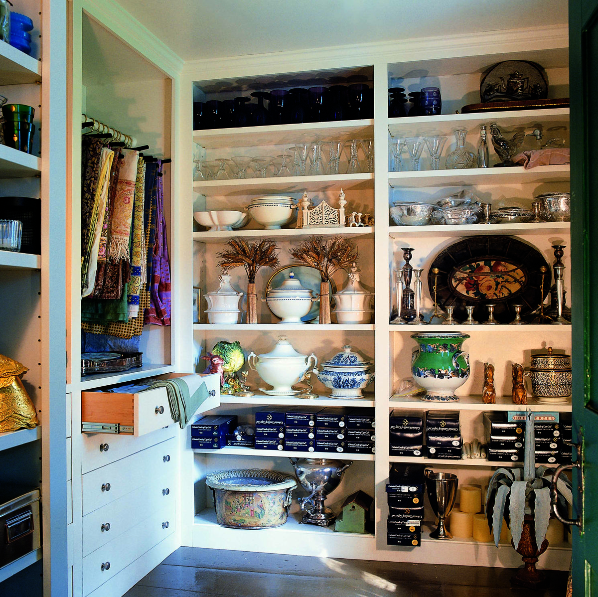 34 Easy, Genius Ways to Organize Your Home  Simple closet, Closet remodel,  Closet designs