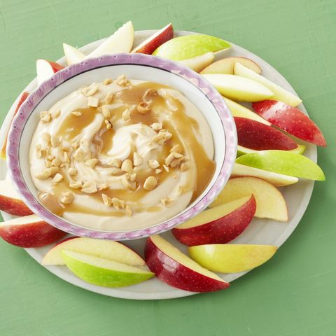 caramel apple dip with red and green apple slices