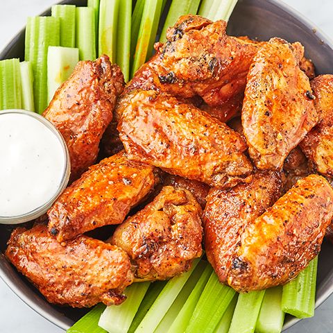 https://hips.hearstapps.com/hmg-prod/images/partyinanairfryer-480x480-buffalowings-1573492634.jpg