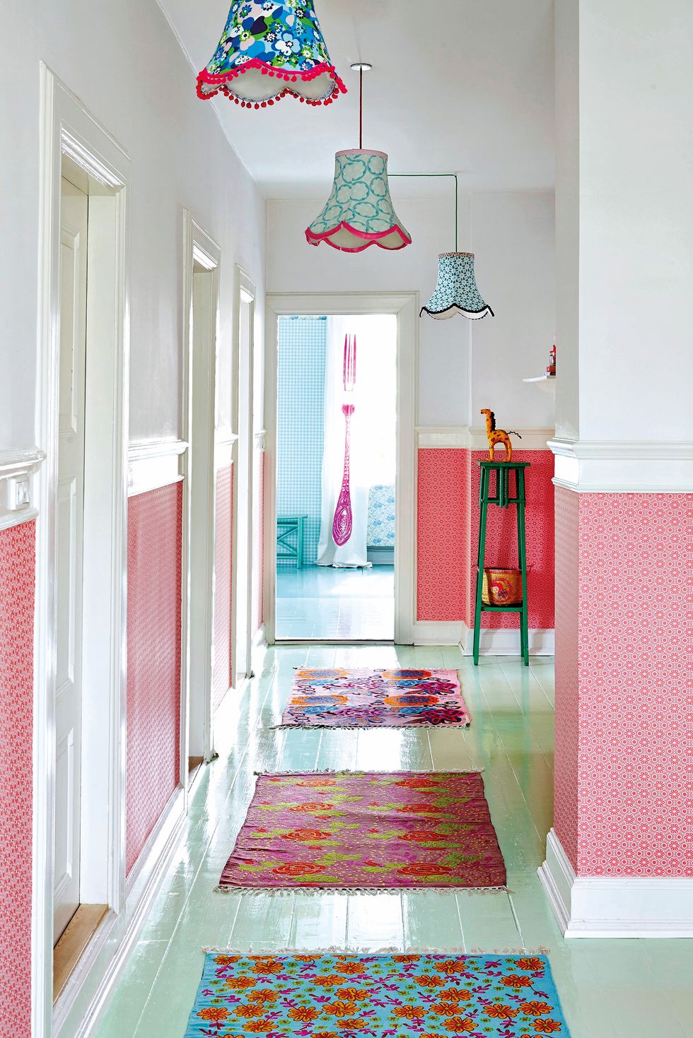 Cómo darle vida a tu pasillo con alfombras
