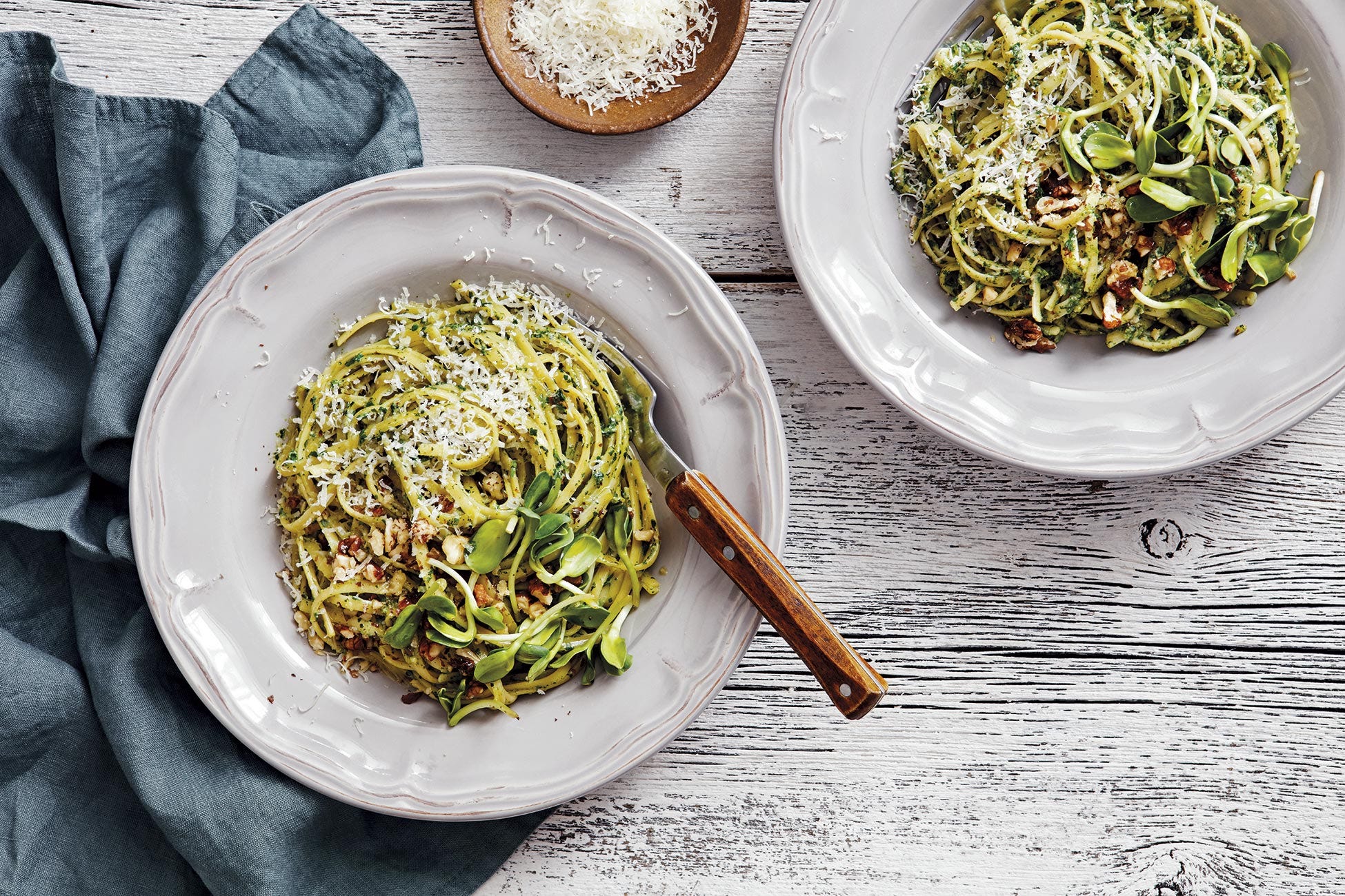 pasta al pesto de canónigos y nueces