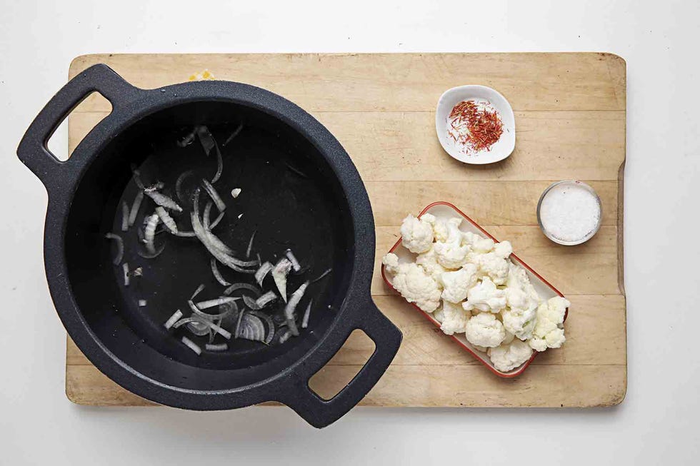 Pasta con coliflor y calamares: Paso 1