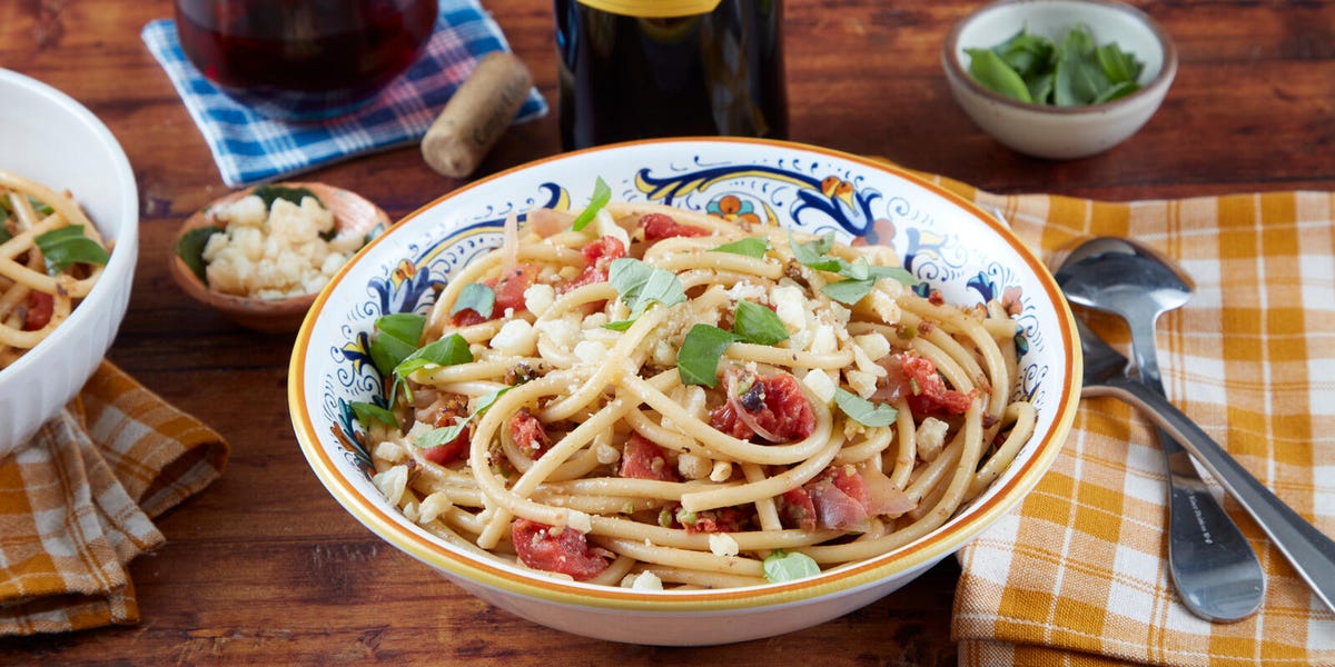 Pasta Puttanesca [www.thepioneerwoman.com]