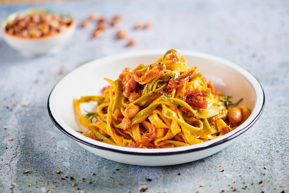 pasta with beans and prosciutto with veroni salami