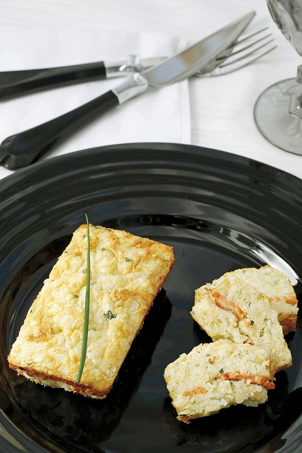 pastel de arroz blanco y salmón