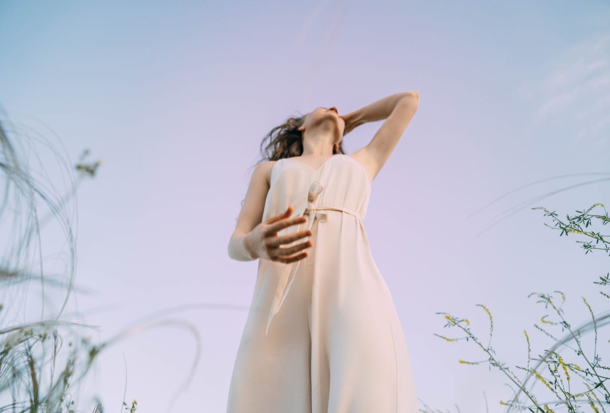 Tessuto Di Pelliccia Per Frittura Una Ragazza Elegante Cammina Nel Parco  Autunnale Indumenti Di Farina Molto Calda E Accogliente Fotografia Stock -  Immagine di lusso, comodità: 171154526