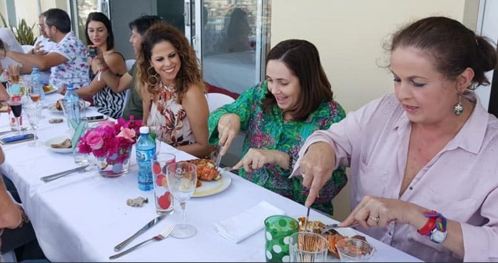 Pastora Soler cenando con Mariela Castro