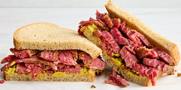 pastrami sandwich with mustard