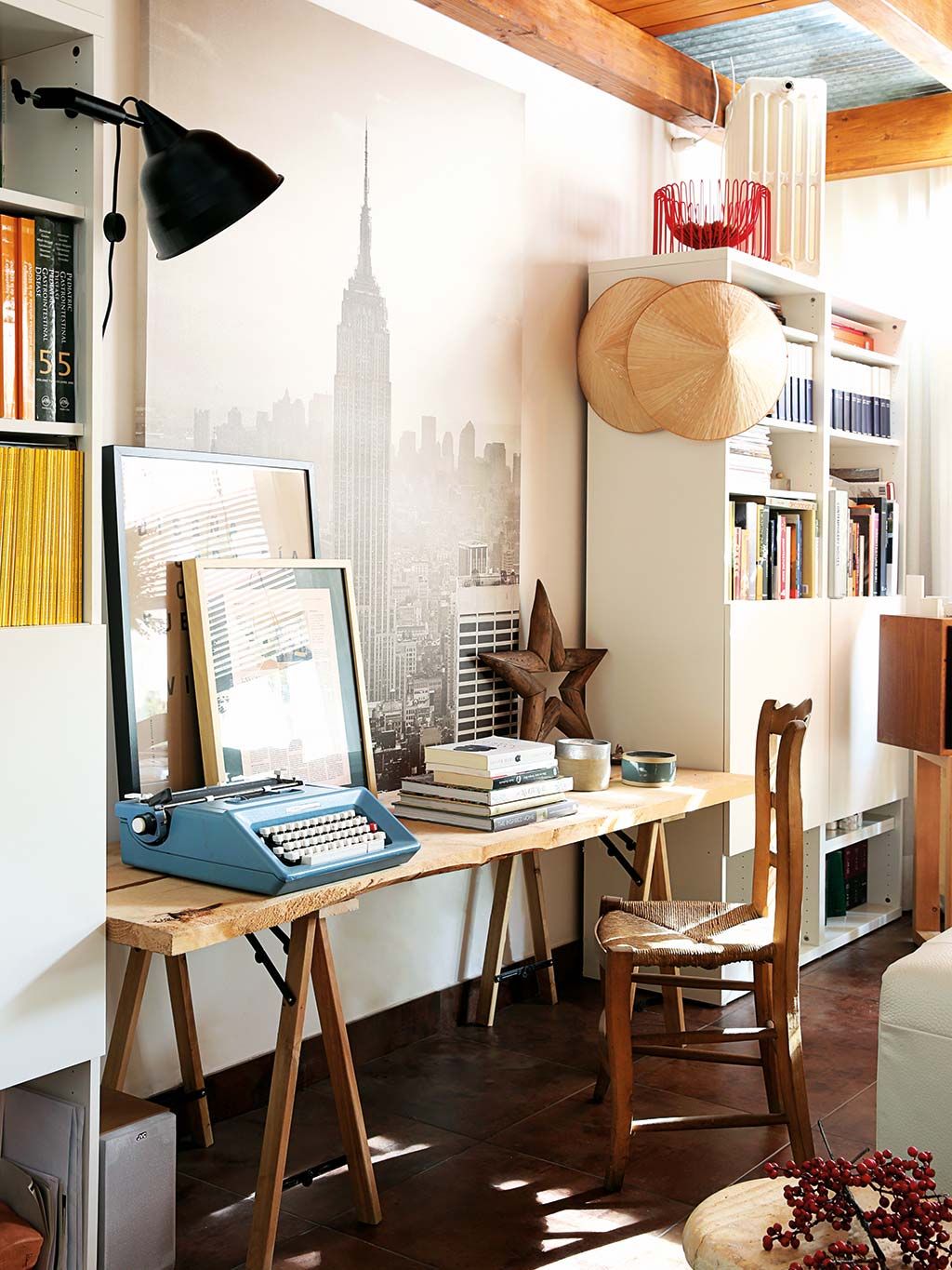 5 escritorios pequeños, prácticos y muy cuquis para montar tu oficina en  casa