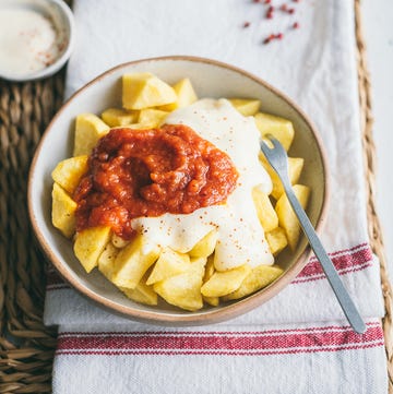 patatas bravas con salsa de chile