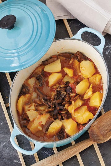 patatas guisadas con setas y pimentón
