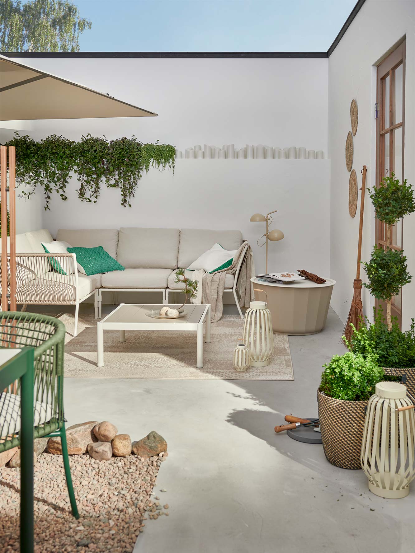 patio con salón exterior
