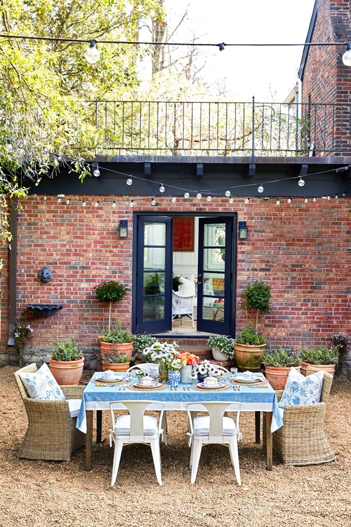 patio con comedor exterior
