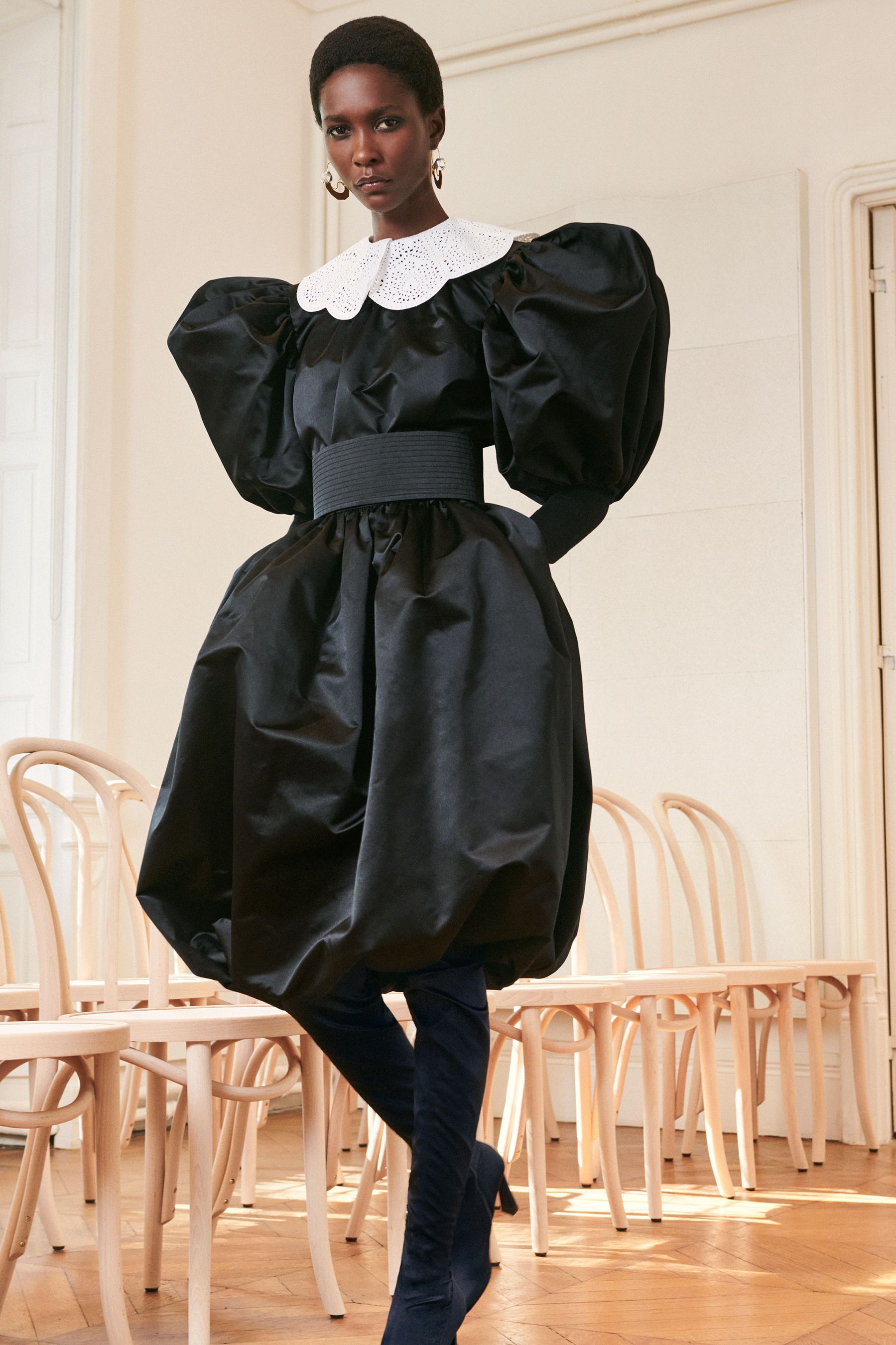 【Patou】カットアウトアクセントのパトゥドレス Patou】カットアウトミニドレス♪関税込♪ ワンピース