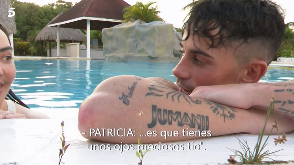 patricia donoso y diego pérez protagonizan un tonteo en la piscina en supervivientes 2023