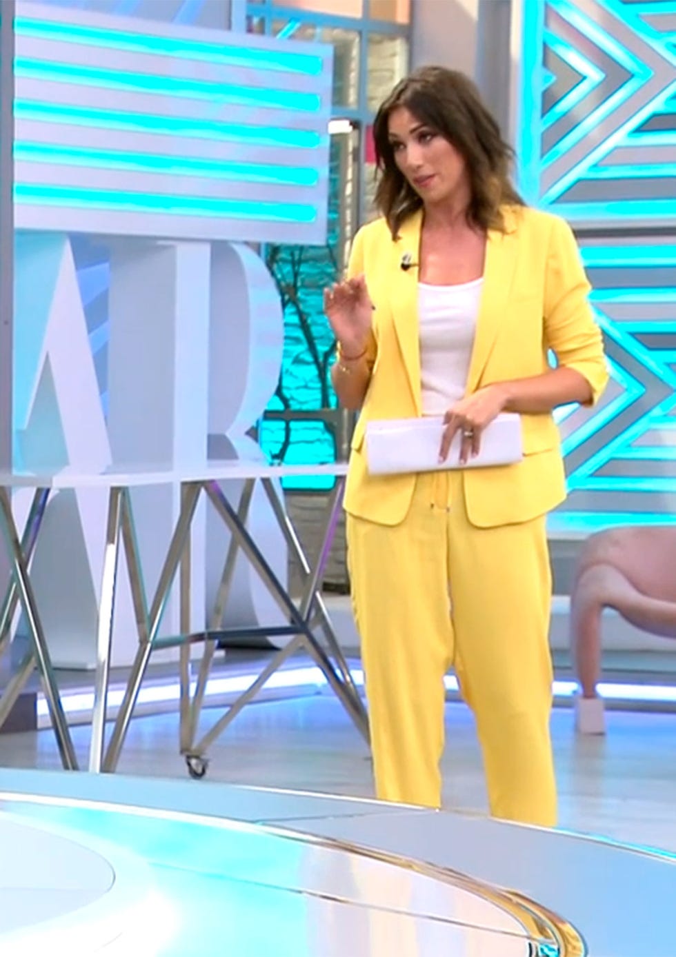 patricia pardo vestida de amarillo