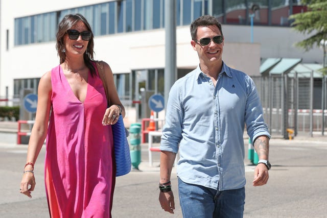la pareja, que espera su primer hijo en comun, a su salida de mediaset