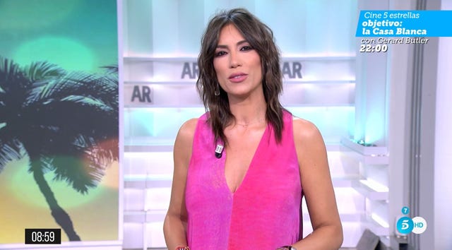 la presentadora vestida de rosa presume de embarazo