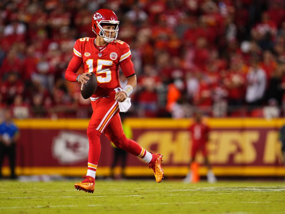 Chiefs fan creates one-of-a-kind Mahomes jersey out of 40,000 tiny