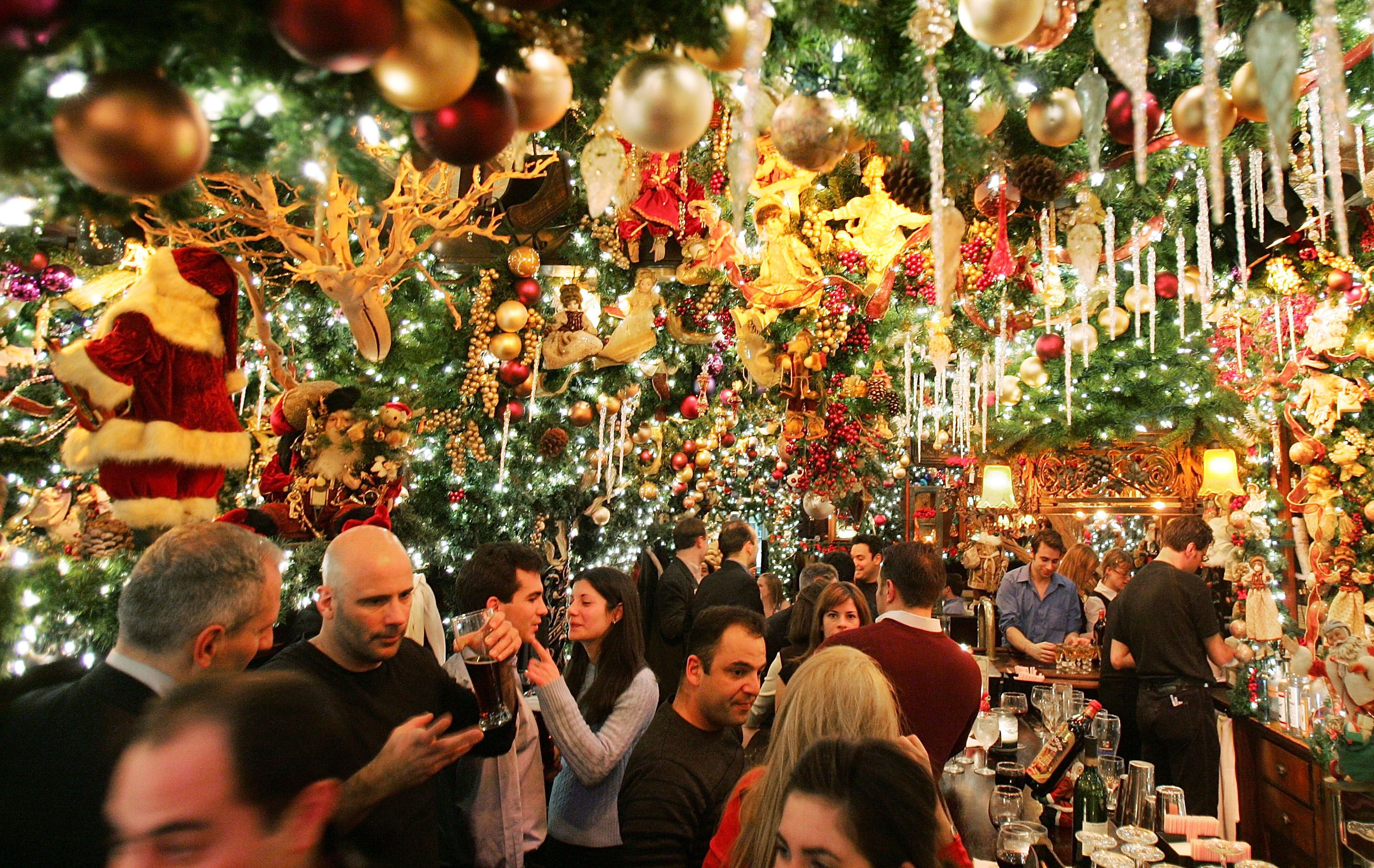 10+ christmas decorated restaurants nyc for a Magical Dining Experience
