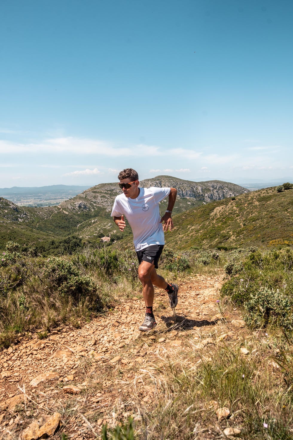 el ultrarunner pau capell corriendo con el suunto 9 peak