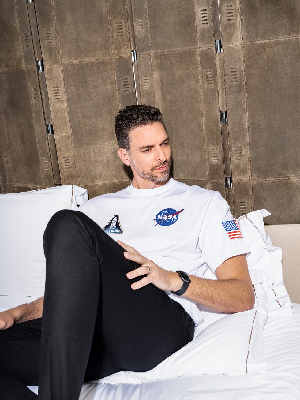 pau gasol en la revista esquire con camiseta de balenciaga