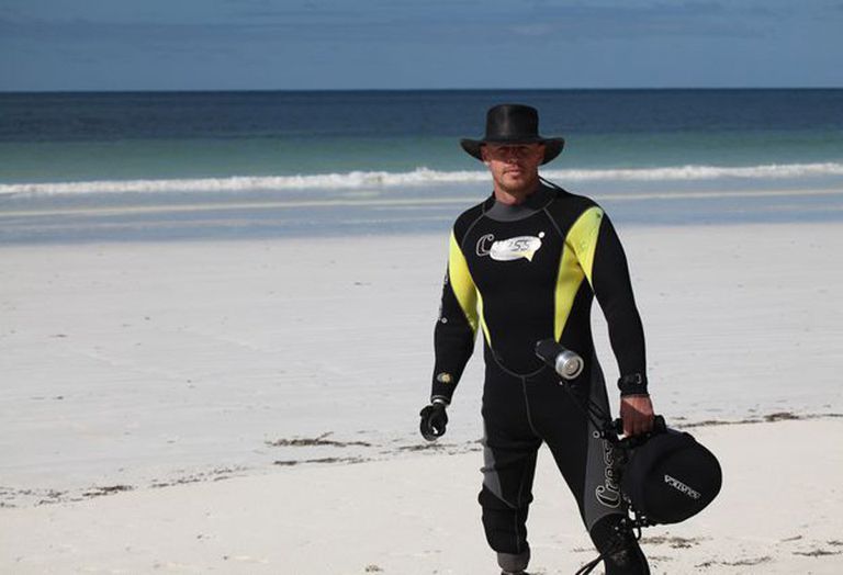 Beach, Standing, Wetsuit, Personal protective equipment, Vacation, Sea, Ocean, Coast, 