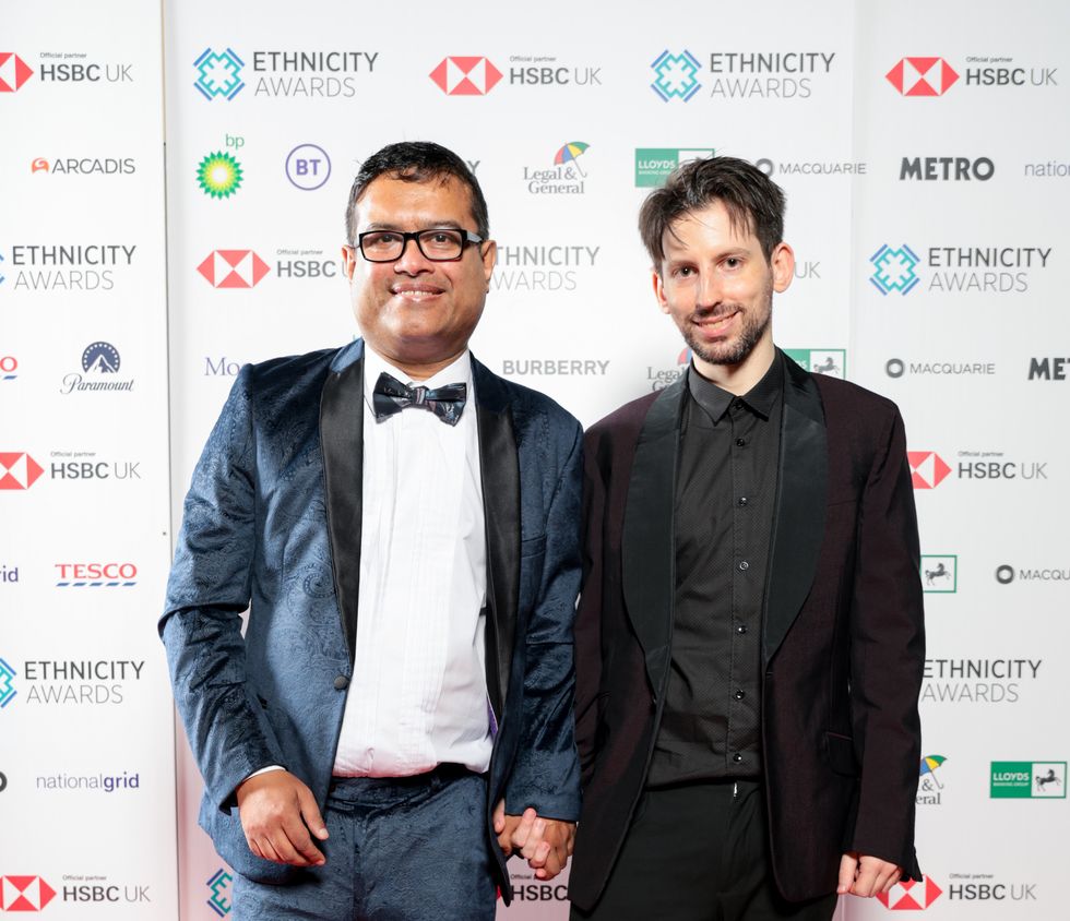 London, England 27. Oktober Paul Sinha und Oliver Levy nehmen am 27. Oktober 2022 an den Ethnicity Awards 2022 im Marriott Grosvenor Square in London, England, Foto von Shane Anthony Sinclairgetty Images, teil
