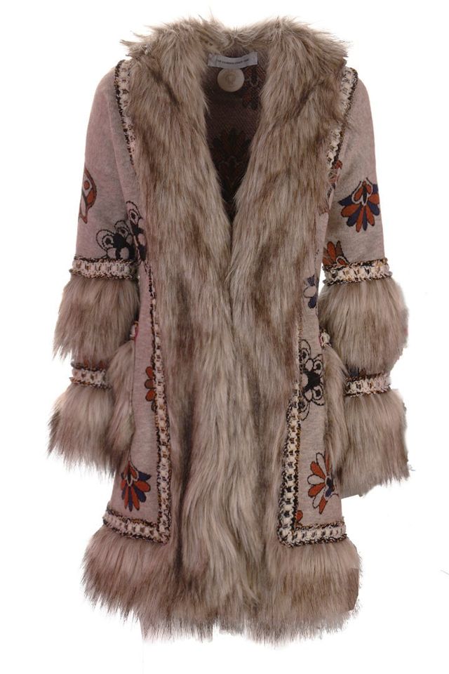 abrigo de lana y pelo sintético unkas de the extreme collection, como el que tiene paula echevarría