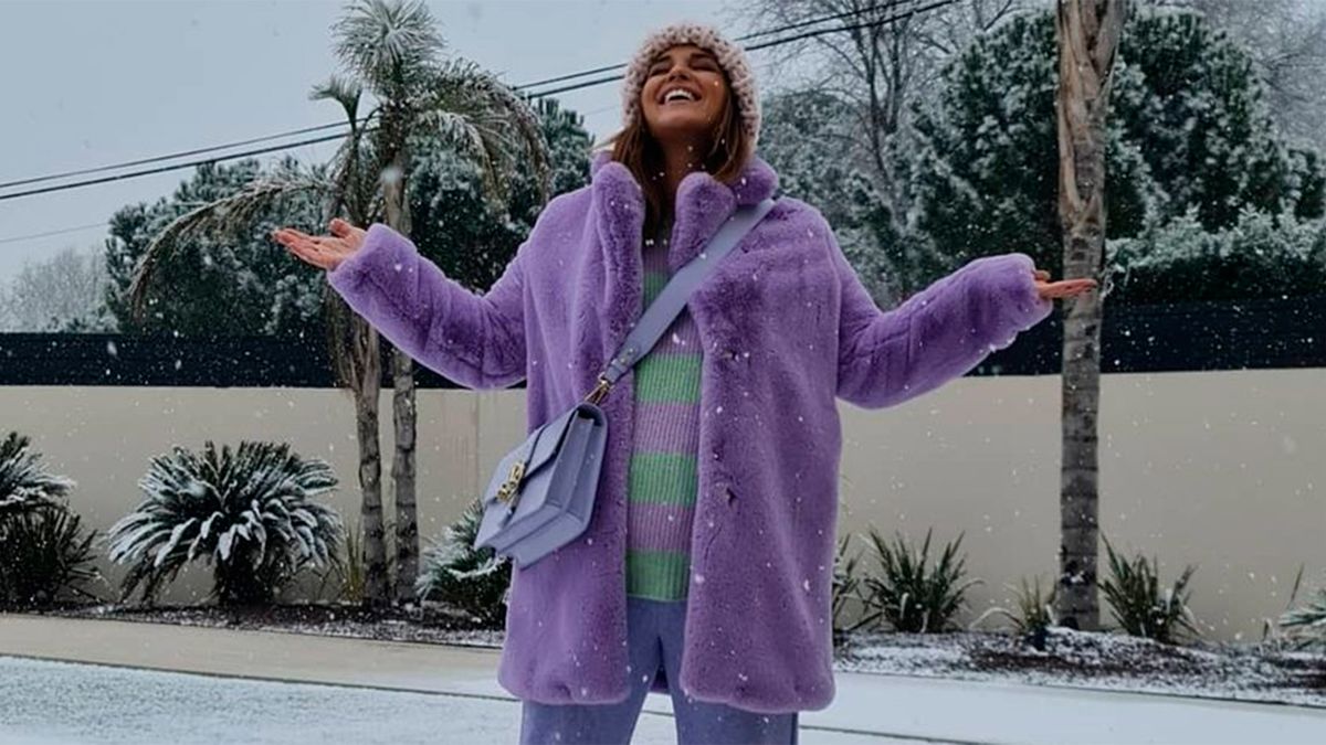Paula Echevarría y su look para la nieve con abrigo de pelo de Bershka y joggers de Stradivarius