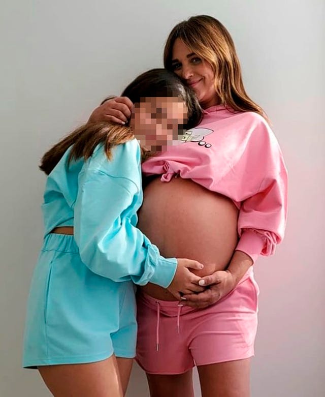 paula echevarría disfruta de su embarazo junto a su hija daniella