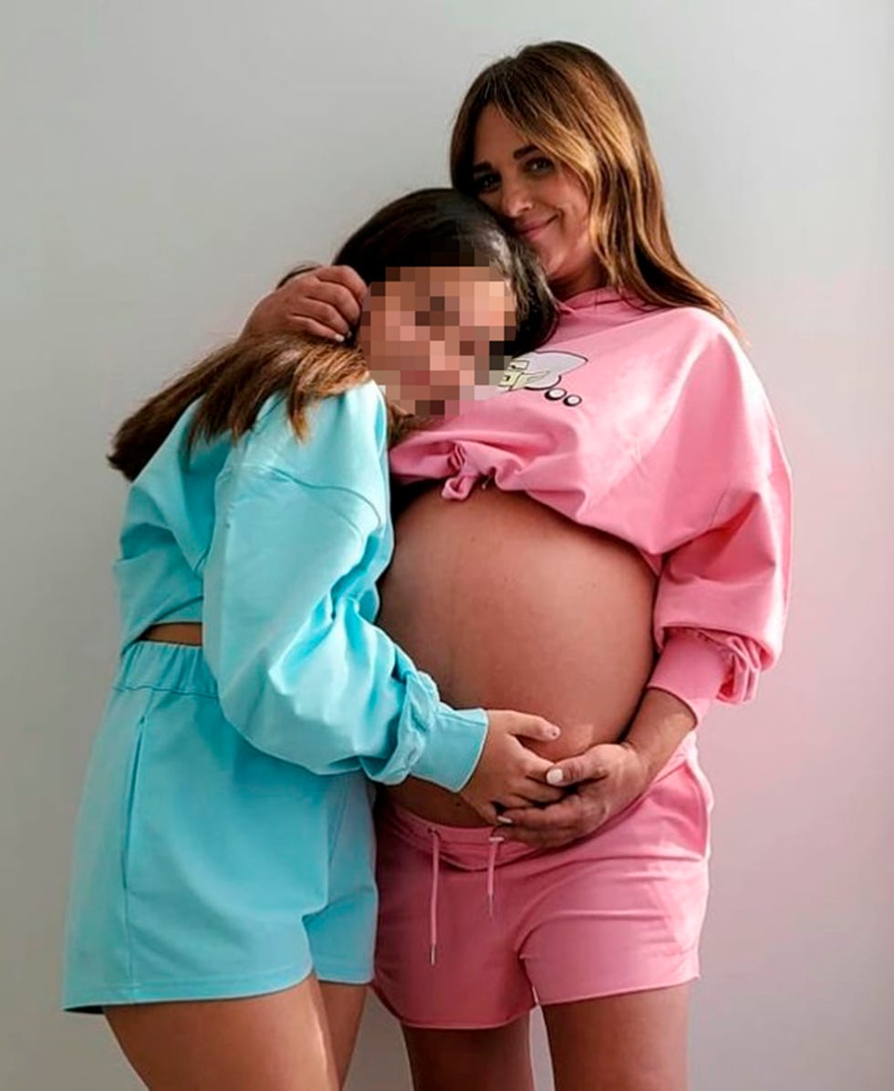paula echevarría disfruta de su embarazo junto a su hija daniella