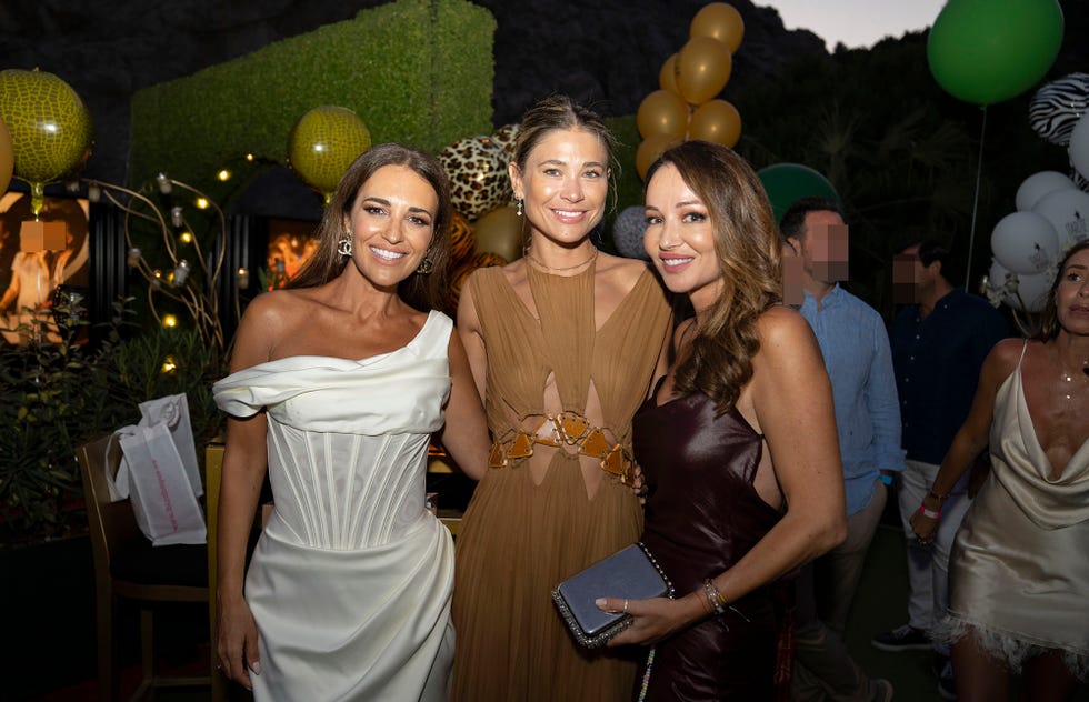paula echevarria celebra su 45 cumpleÑos rodeada de amigos en marbella durante la gala starlite