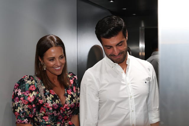 paula echevarría y miguel torres cogidos de la mano