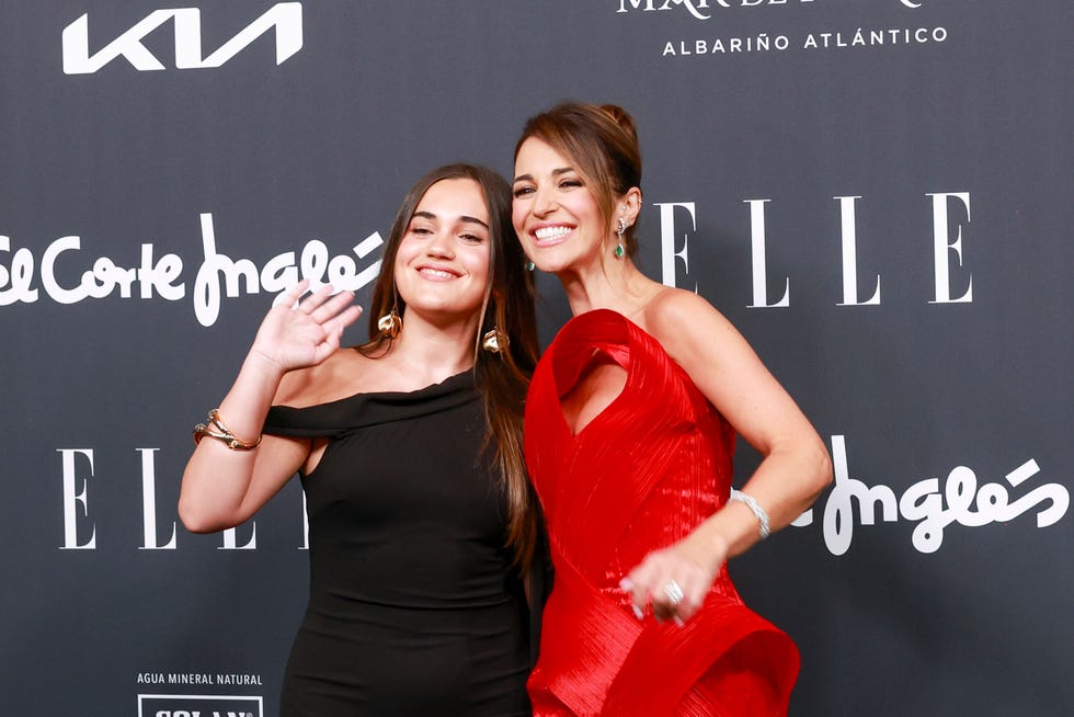 paula echevarria posa con su hija, daniella bustamante, por primera vez en un photocall en los elle style awards