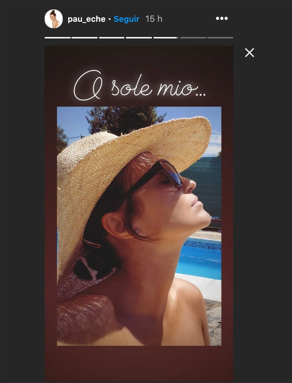 paula echevarría toma el sol con gafas y sombrero en asturias junto a una piscina