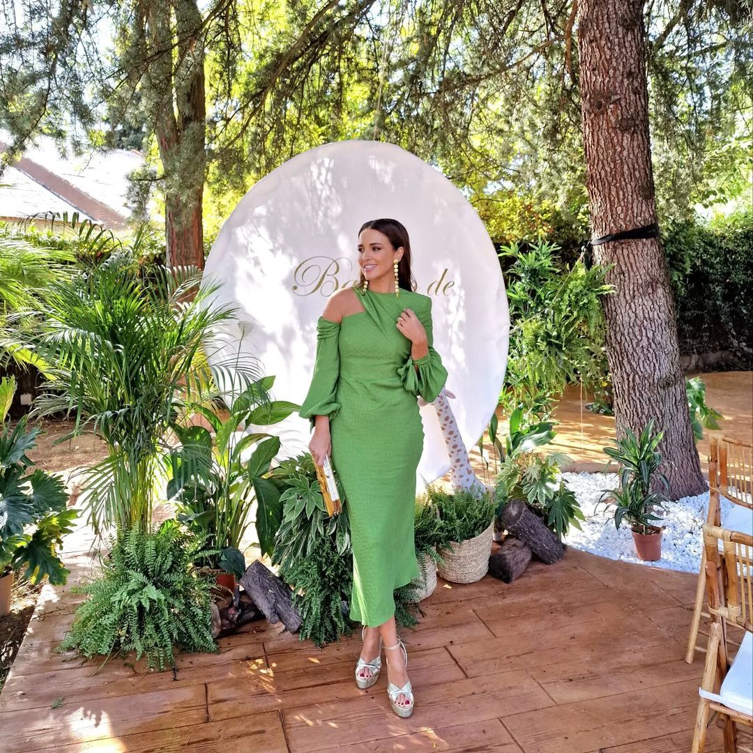 Residuos Agradecido Decisión El vestido verde de invitada sensacional de Paula Echevarría