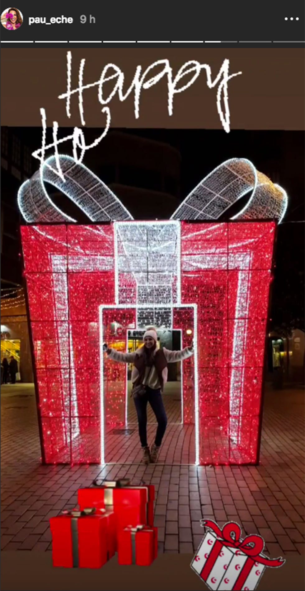 Paula Echevarría posa en la iluminación navideña de Gijón
