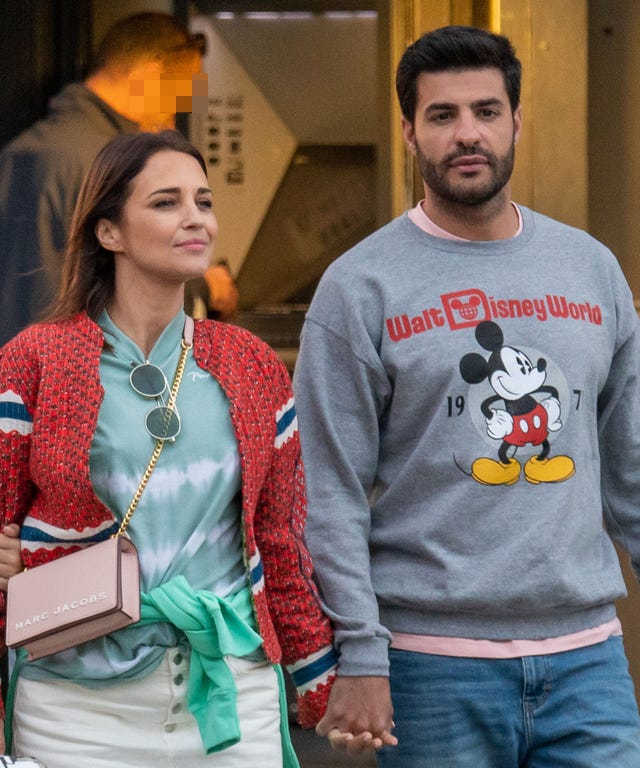 paula echevarría y miguel torres, en un imagen de archivo paseando por miami cogidos de la mano, celebran una baby shower por su hijo miguel