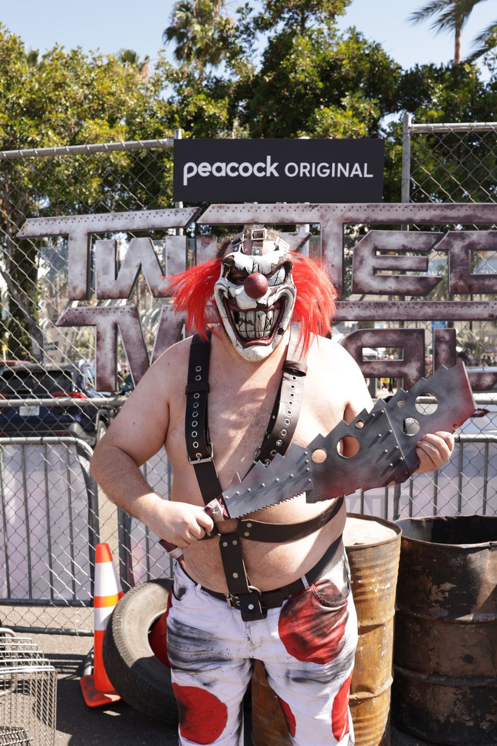 https://hips.hearstapps.com/hmg-prod/images/peacocks-twisted-metal-at-comic-con-pictured-sweet-tooth-news-photo-1692366997.jpg?crop=0.747xw:0.748xh;0.145xw,0.210xh&resize=980:*