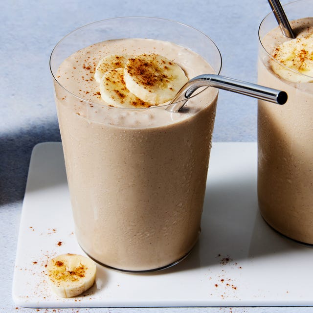 peanut butter banana smoothie with banana slices and cinnamon on top