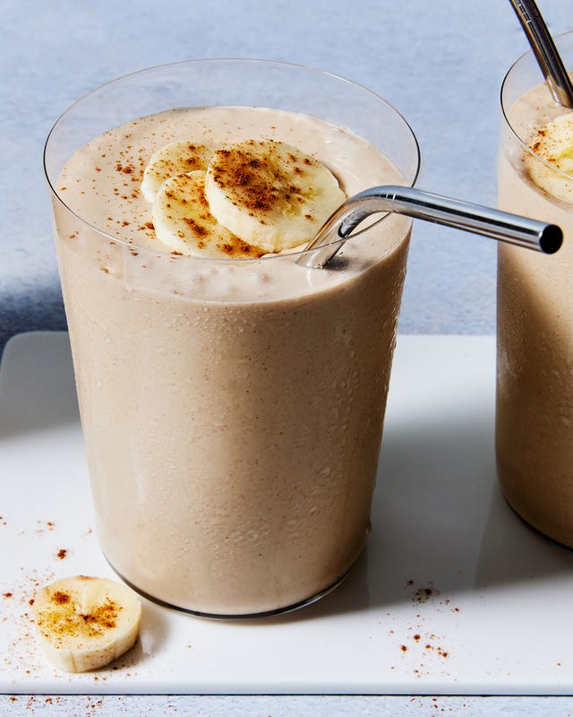 peanut butter banana smoothie with banana slices and cinnamon on top