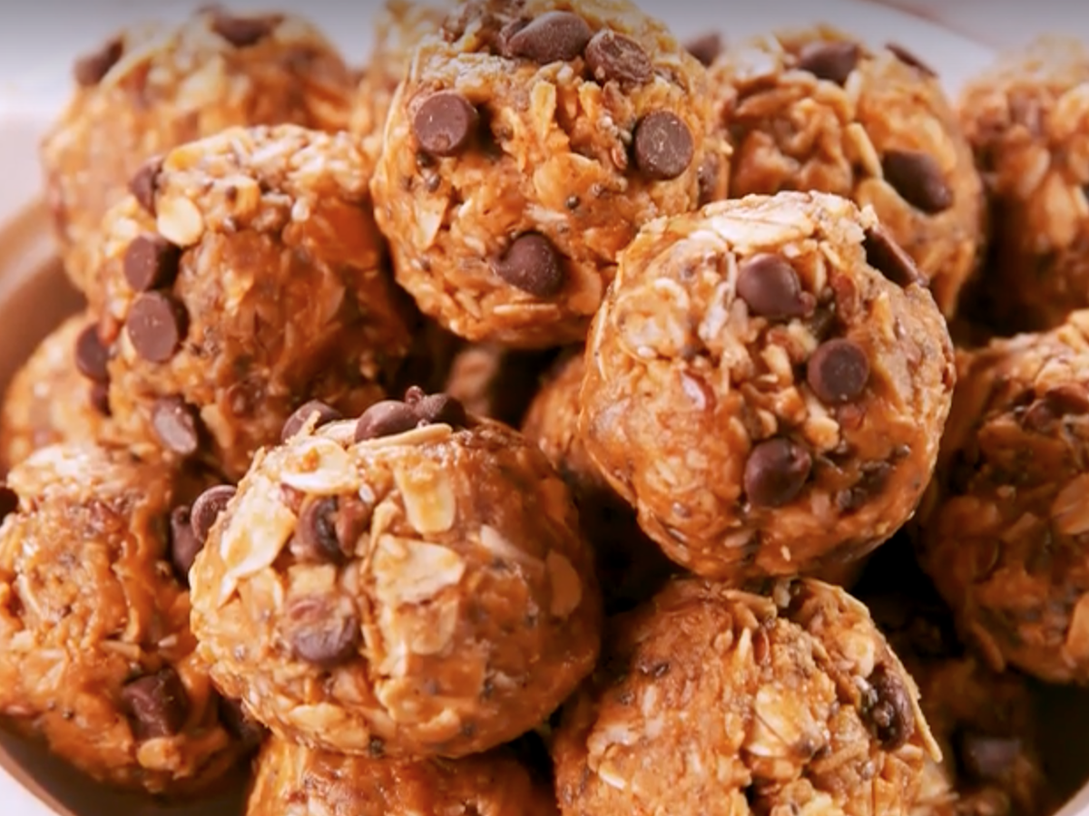 https://hips.hearstapps.com/hmg-prod/images/peanut-butter-protein-balls-1580898892.png?crop=0.6684733514001806xw:1xh;center,top&resize=1200:*