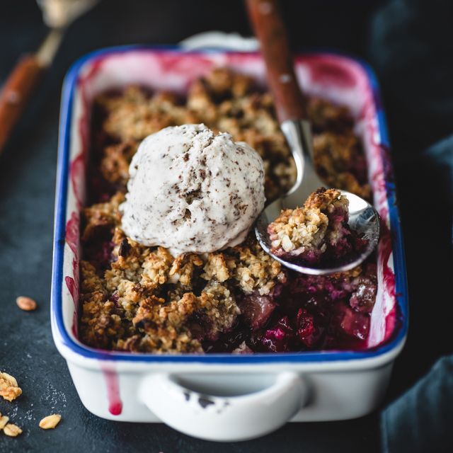 pear and blackberry crumble