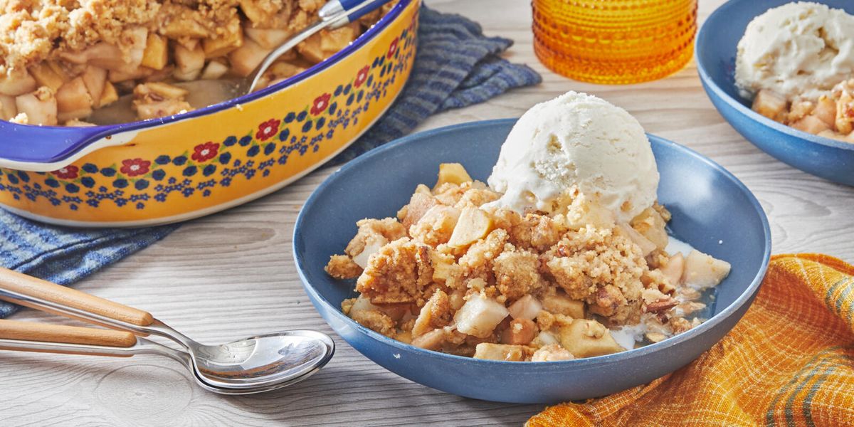 Pear Crisp with Vanilla Ice Cream Recipe - How to Make Pear Crisp